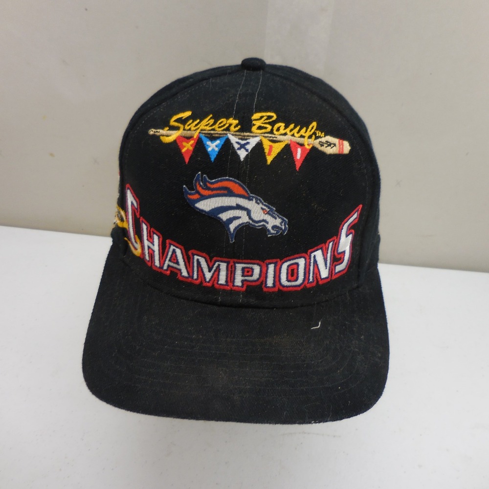Vintage Denver Broncos Super Bowl XXXII Champions Logo Athletic Snapback Hat